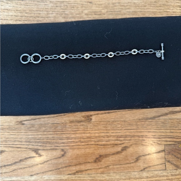 Chic Silver Chain Bracelet with Textured Accents - Picture 2 of 5